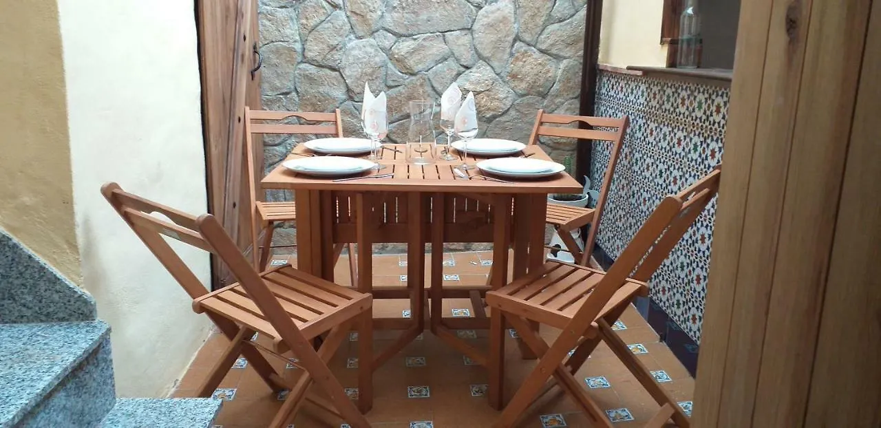 Casa Cuartel Villa El Gastor 0*,